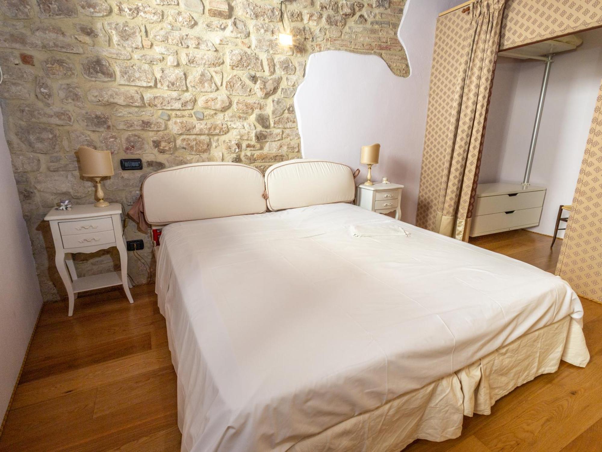 Numero 6 Todi Exterior photo
